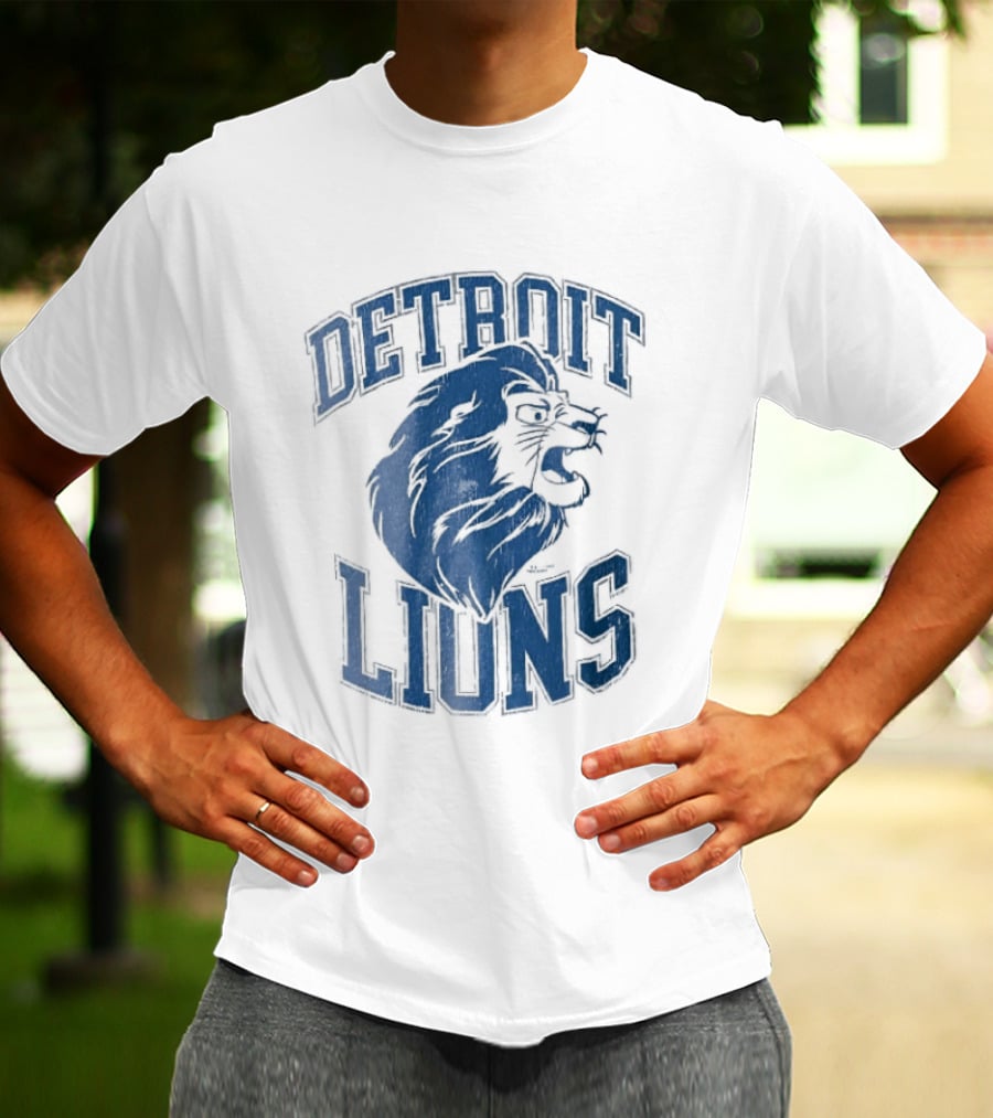 Detroit Lions Distressed Roaring Lion Head Varsity T-Shirt
