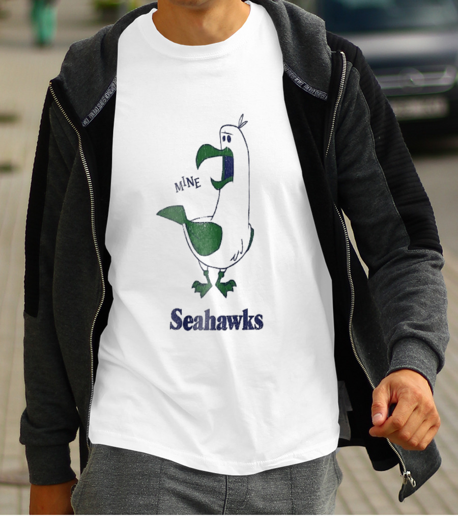 Seattle Seahawks Mine Seagull Screaming Distressed Cartoon T-Shirt