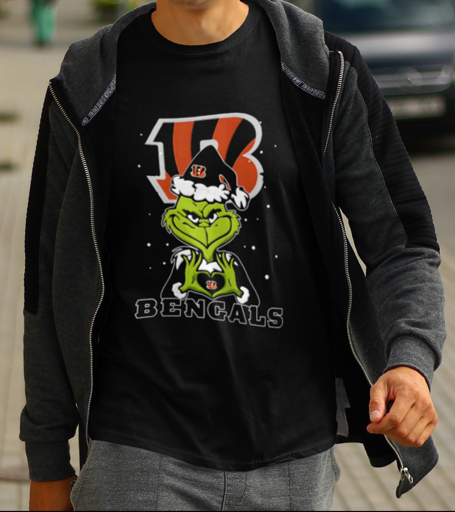 Cincinnati Bengals Grinch Making Heart Hands Christmas T-Shirt