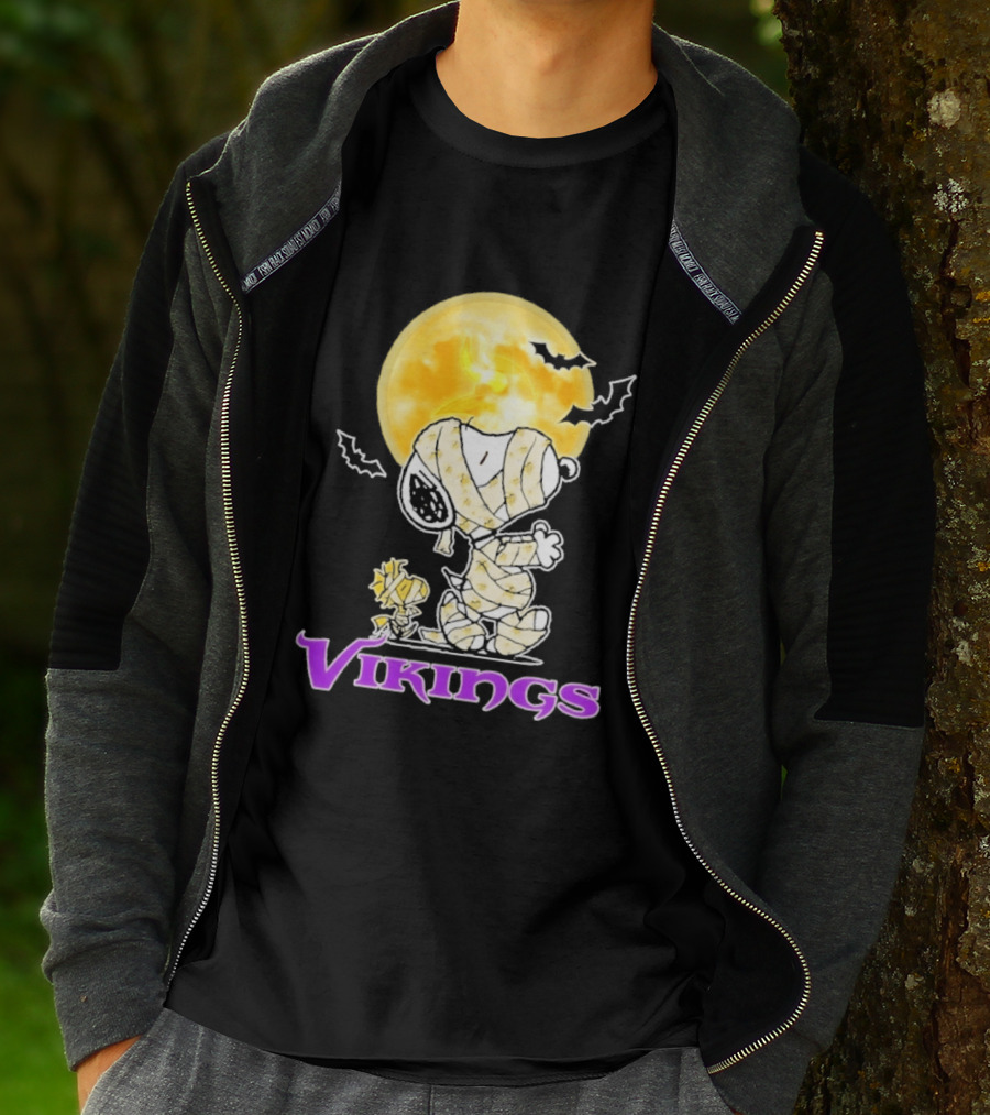 Snoopy Woodstock Vikings Halloween Mummy Moon T-Shirt