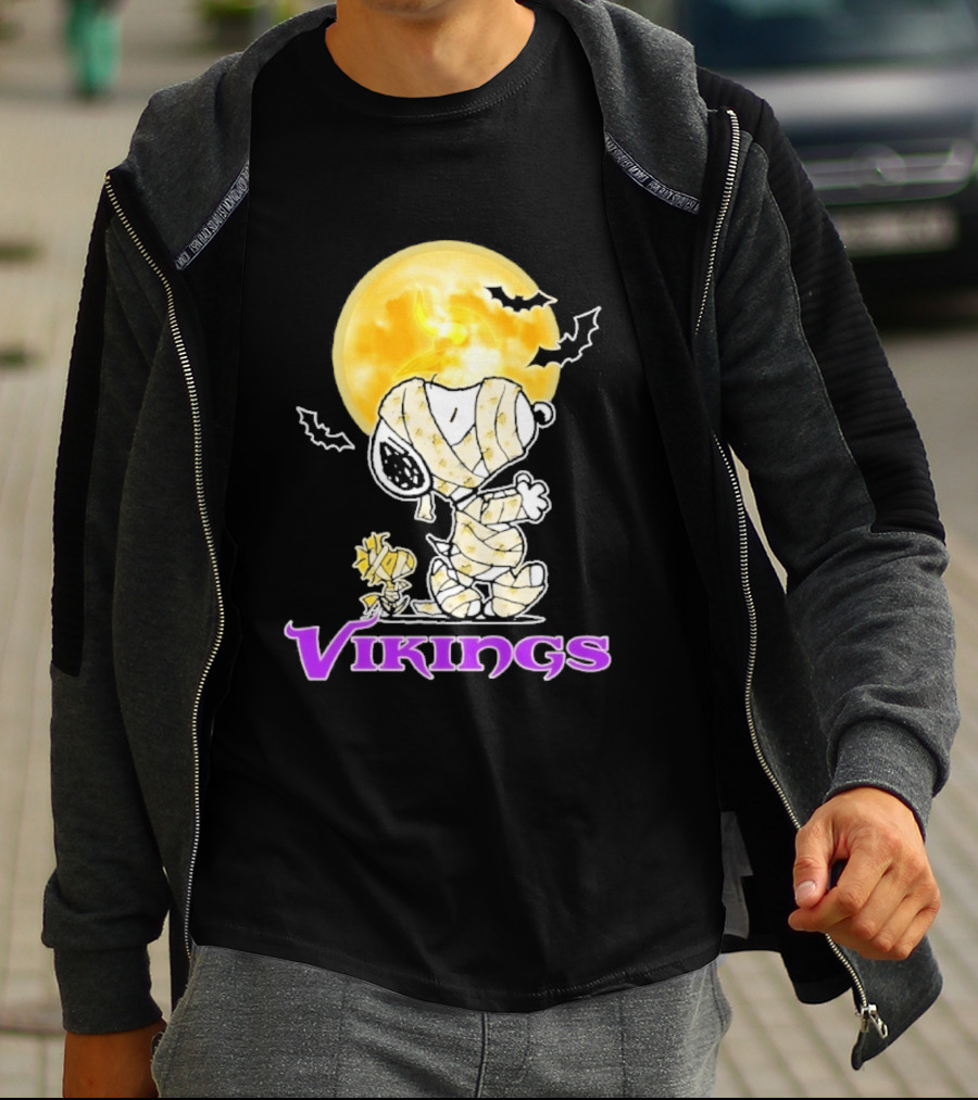 Snoopy Woodstock Vikings Halloween Mummy Moon T-Shirt