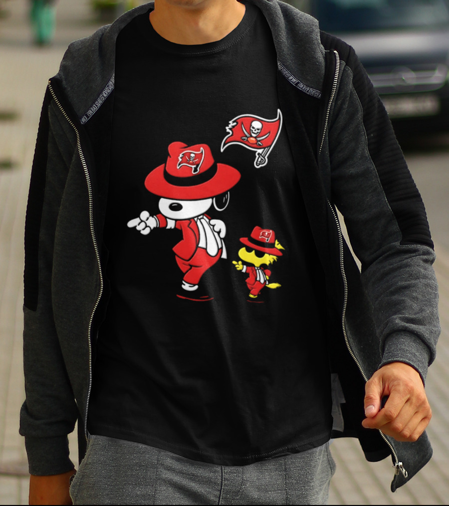 Snoopy Woodstock Tampa Bay Buccaneers Pirate Flag Dance T-Shirt