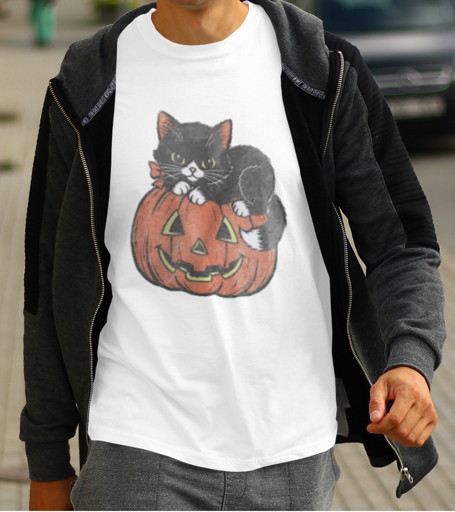 The Pumpkin Cat Halloween Black Cat On Jack O' Lantern T-Shirt