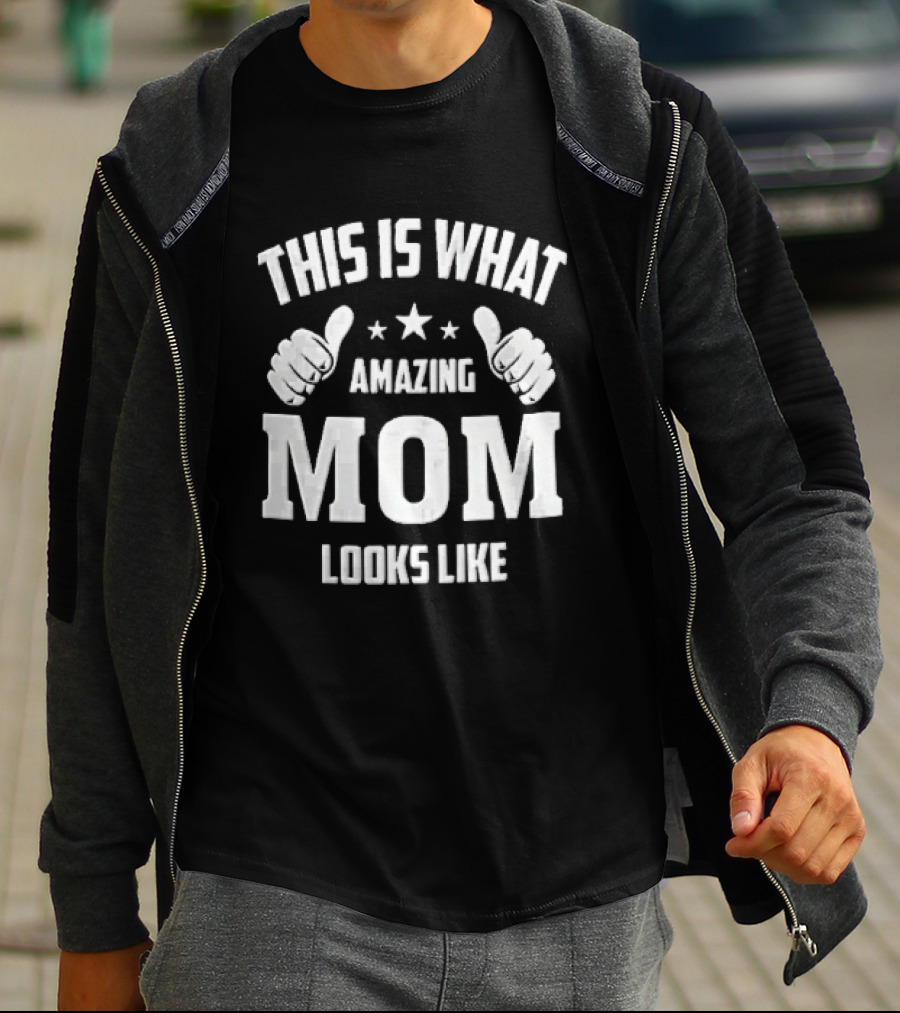 This Is What Amazing Mom Looks Like Two Thumbs Pointing Stars T-Shirt