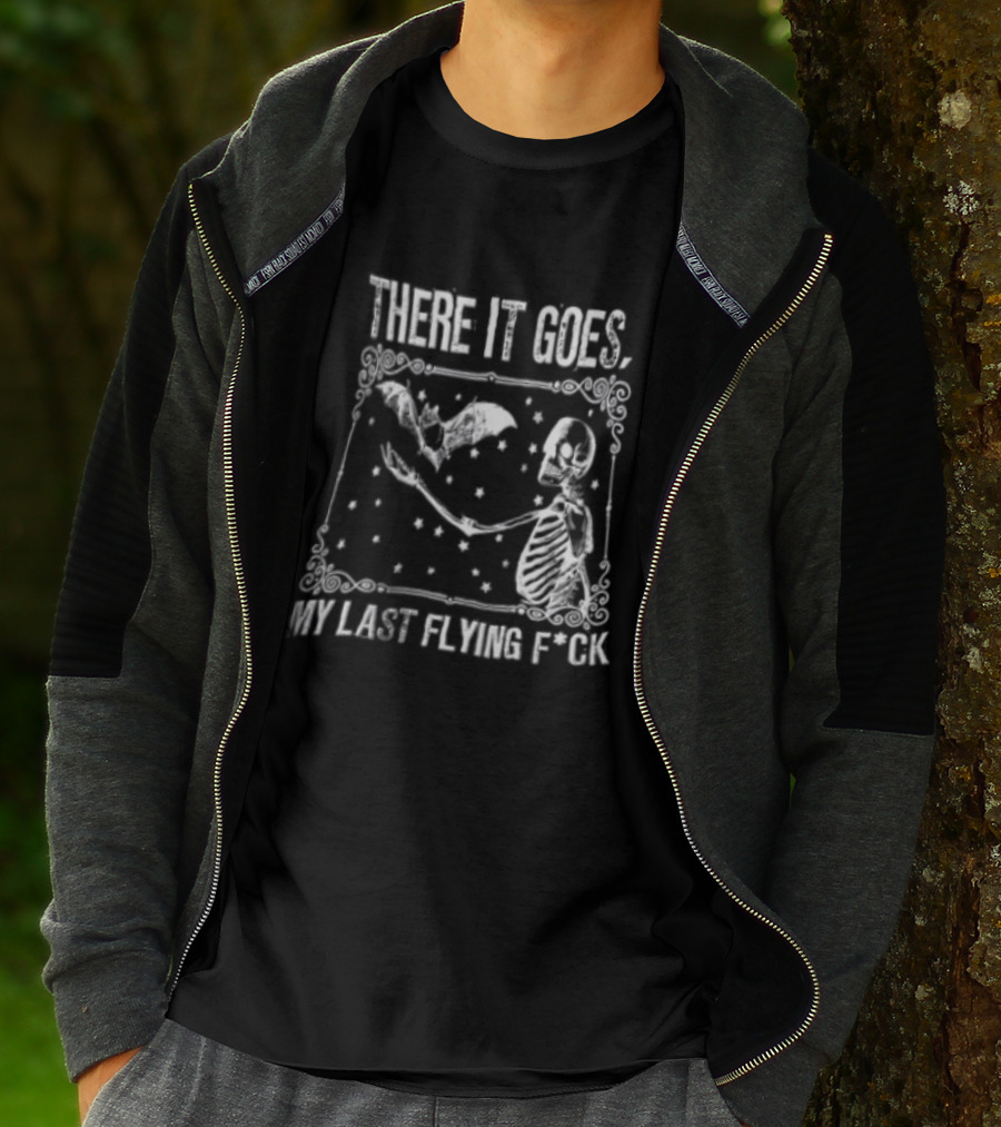 There It Goes My Last Flying F'ck Skeleton Bat Retro Vintage Halloween T-Shirt