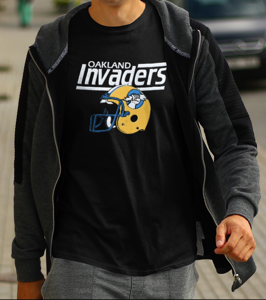 Oakland Invaders Distressed Yellow Football Helmet Vintage Style Retro Sports Memorabilia T-Shirt
