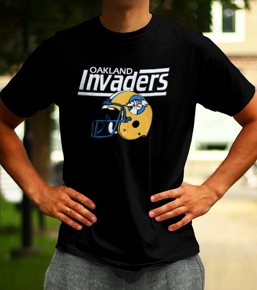 Oakland Invaders Distressed Yellow Football Helmet Vintage Style Retro Sports Memorabilia T-Shirt