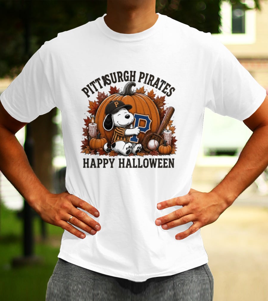 Pittsburgh Pirates Halloween Snoopy Hugging P With Pumpkin And Candles T-Shirt