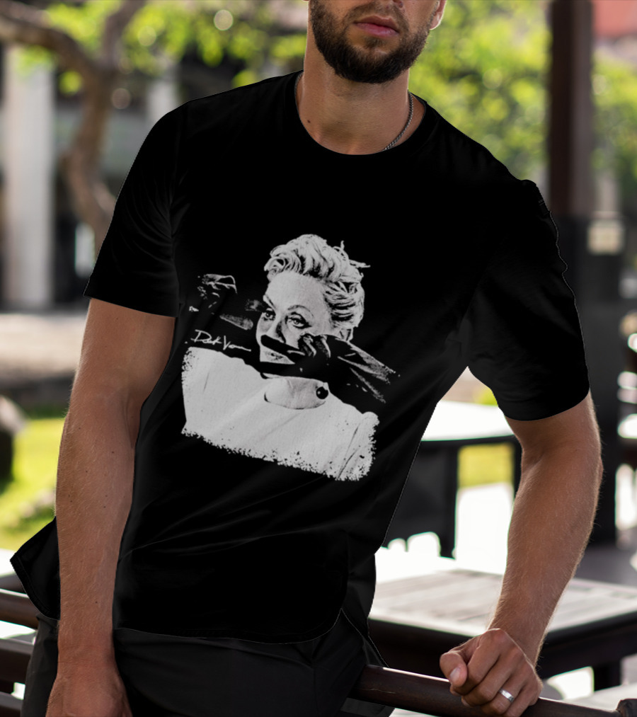 Deborah Vance Hacks TV Show Makeup Scene T-Shirt