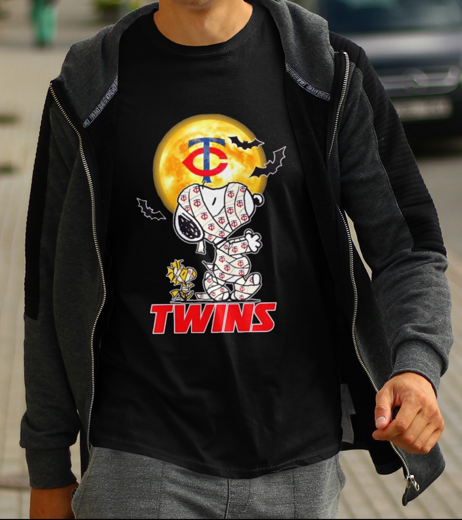 Minnesota Twins Snoopy Woodstock Mummy Halloween Moon Bats T-Shirt