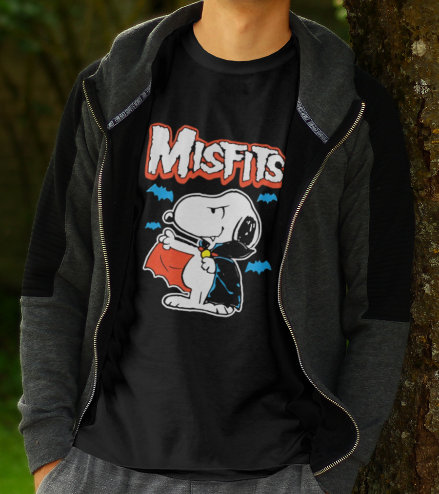 Misfits Snoopy Vampire Halloween Blue Bats Cloak T-Shirt
