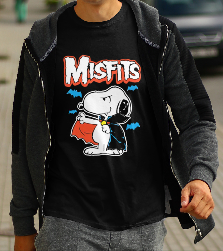 Misfits Snoopy Vampire Halloween Blue Bats Cloak T-Shirt