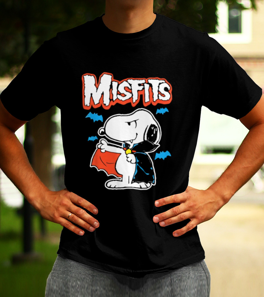 Misfits Snoopy Vampire Halloween Blue Bats Cloak T-Shirt