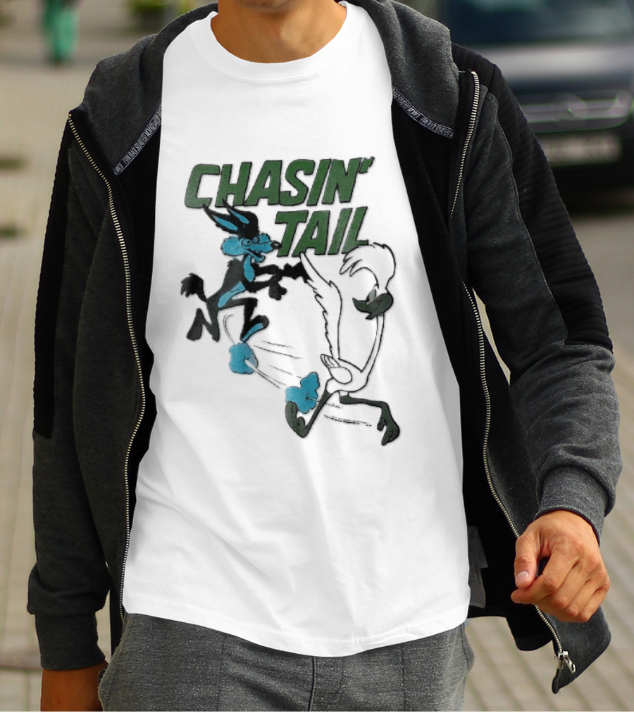 Chasin' Tail Looney Tunes Cartoon Bugs Bunny And Bull T-Shirt