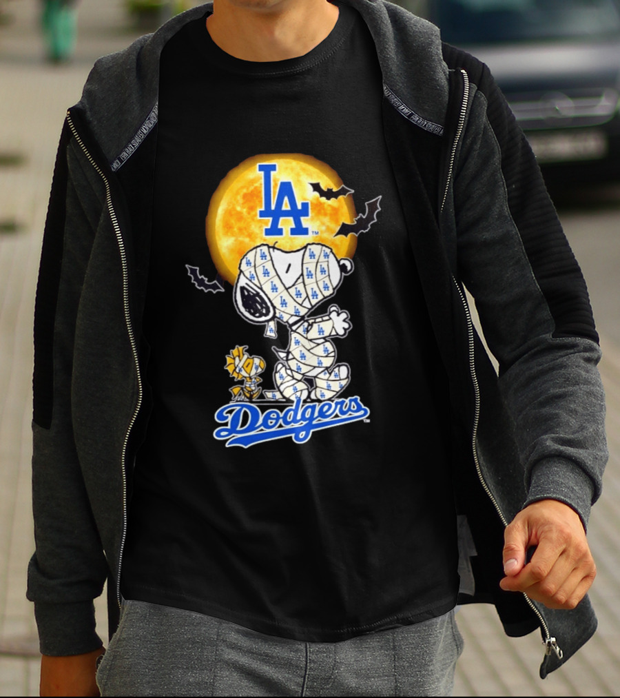 Los Angeles Dodgers Snoopy Woodstock Mummy Halloween Baseball Moon Bats T-Shirt