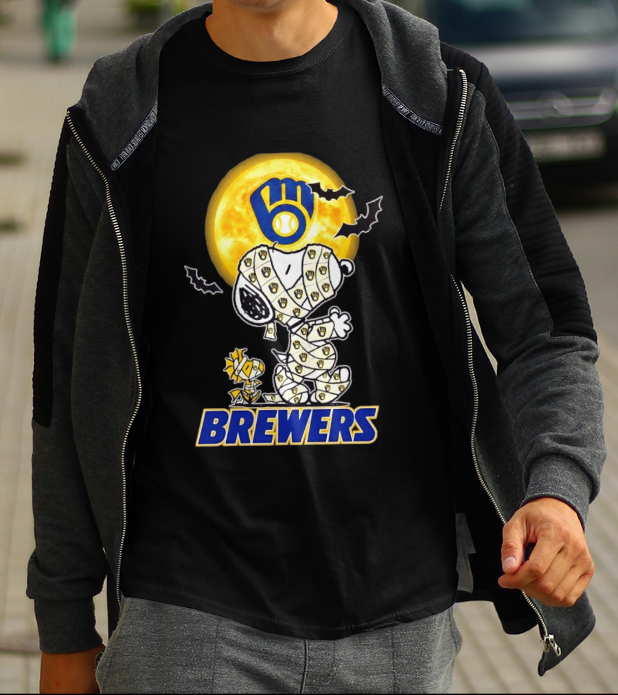 Milwaukee Brewers Snoopy Woodstock Mummy Halloween Moon Bats T-Shirt