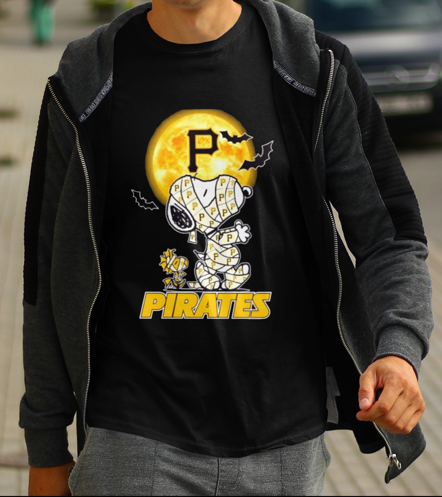 Pittsburgh Pirates Snoopy Woodstock Mummy Halloween Moon Bats T-Shirt