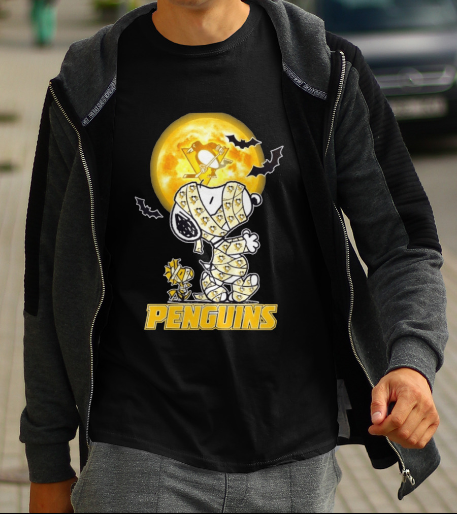 Pittsburgh Penguins Snoopy Woodstock Mummy Halloween Moon Bats T-Shirt