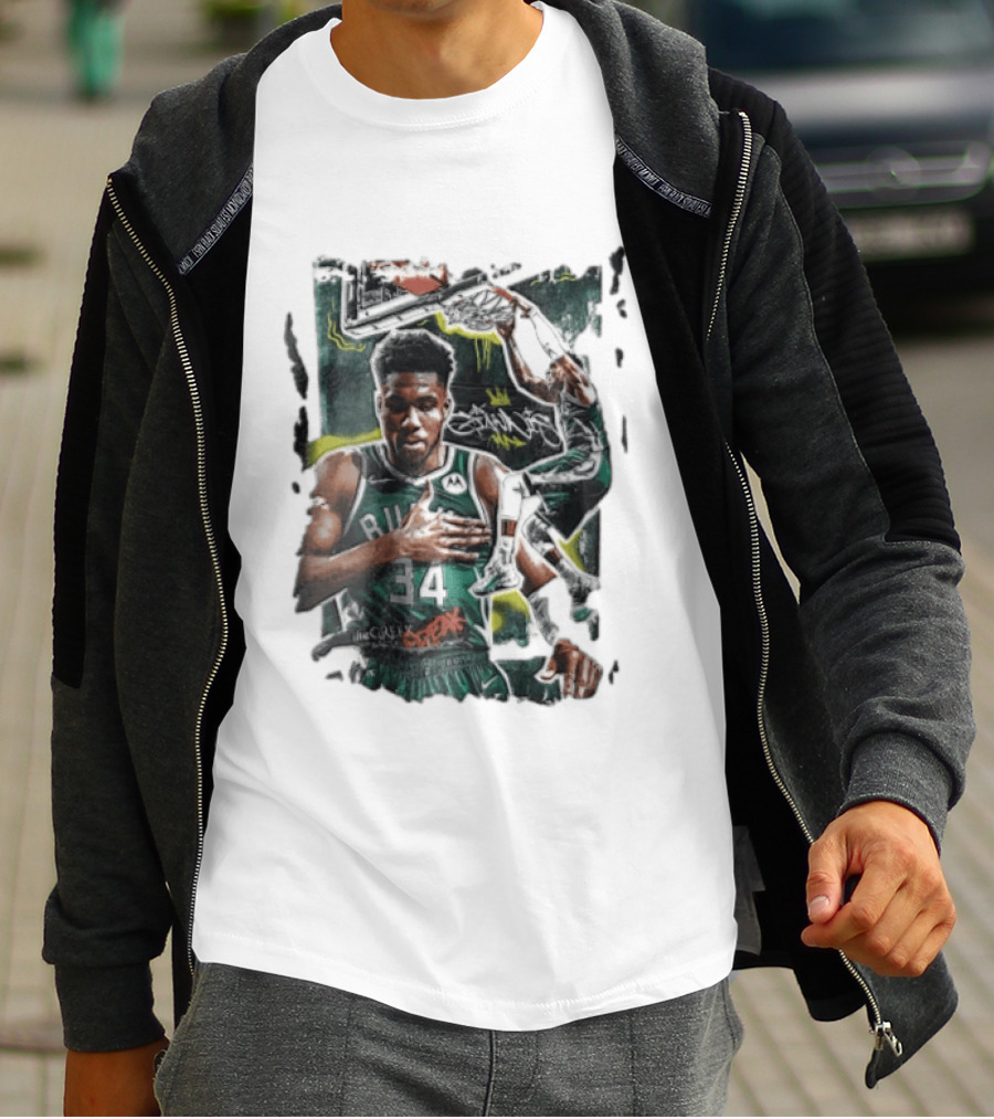 Milwaukee Bucks Giannis Dunking Greek Freak Paint Splatter Collage T-Shirt