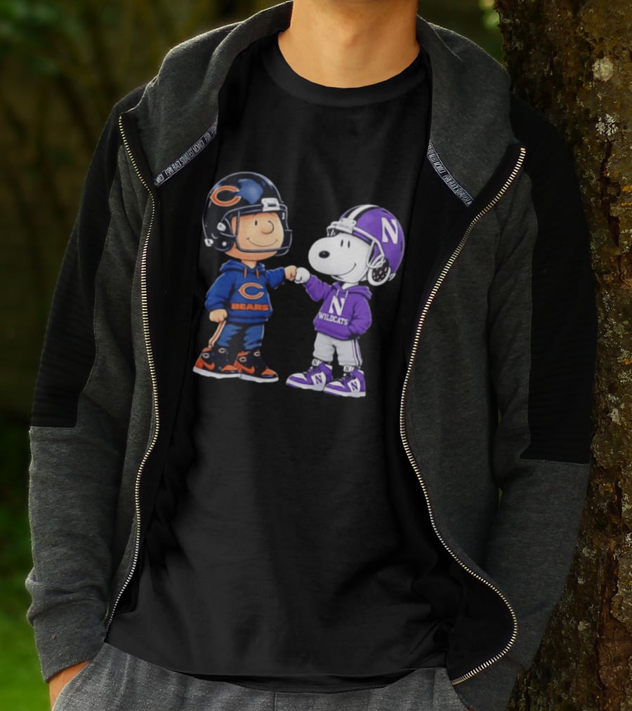 Peanuts Collaboration Chicago Bears Northwestern Wildcats Fist Bump Charlie Brown Snoopy Football Fans T-Shirt