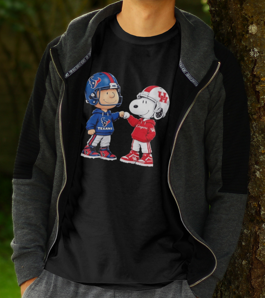 Peanuts Snoopy And Charlie Brown Houston Texans Vs Houston Cougars Fan Gear T-Shirt