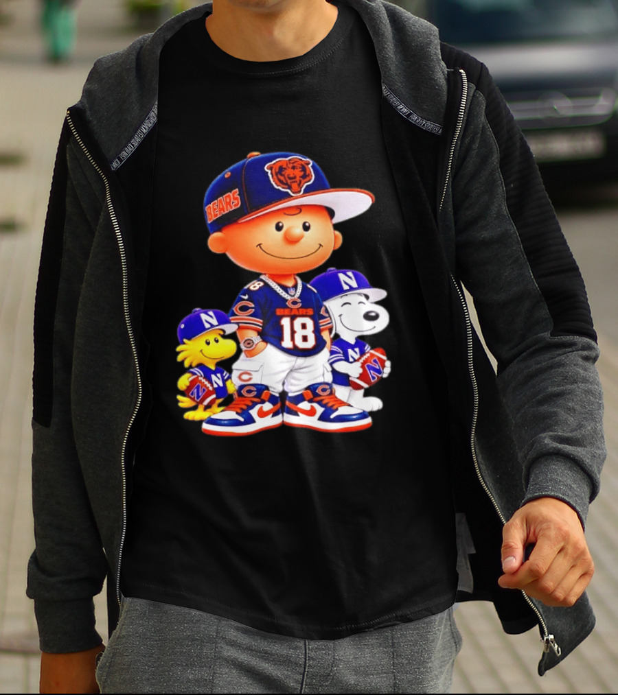 Charlie Brown And Snoopy Chicago Bears 18 With Woodstock In Football Gear T-Shirt