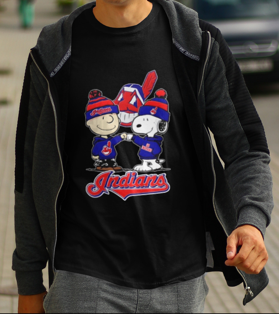 Cleveland Indians Charlie Brown Snoopy Fist Bumping Peanuts Fan Gear T-Shirt