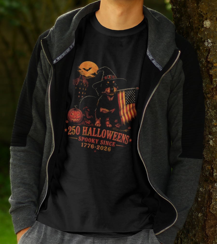 250 Halloweens Spooky Since 1776 2026 Dachshund Dog Lover T-Shirt