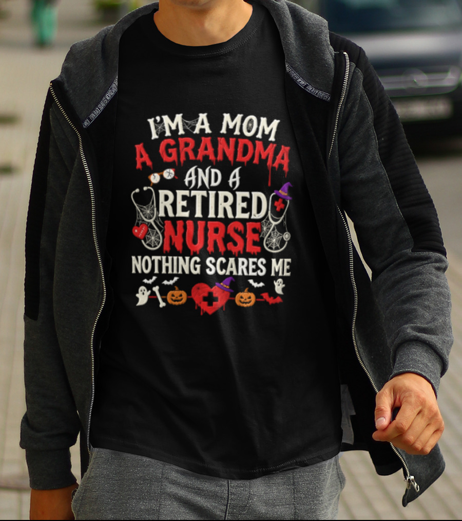 I'm A Mom A Grandma And A Retired Nurse Nothing Scares Me Halloween Decorations T-Shirt