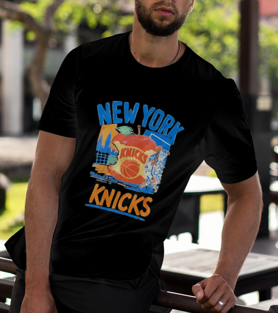 Mitchell & Ness New York Knicks Basketball Big Apple City Skyline T-Shirt