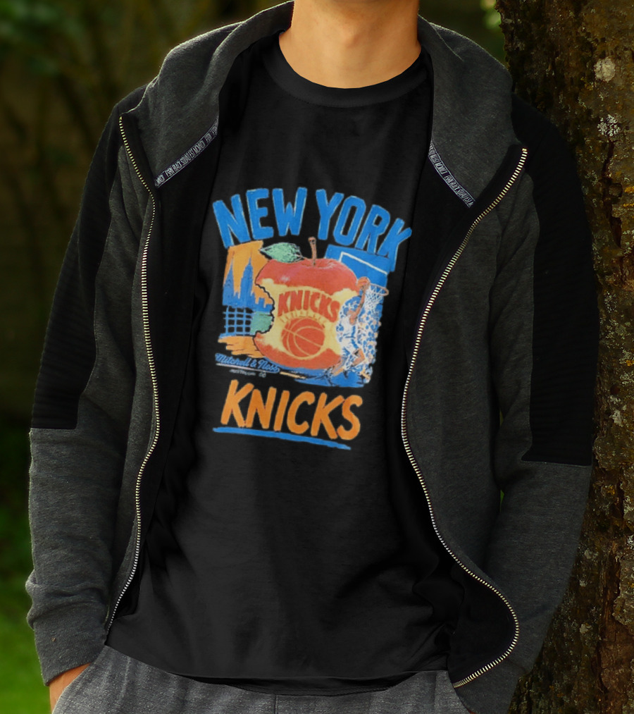 Mitchell & Ness New York Knicks Basketball Big Apple City Skyline T-Shirt