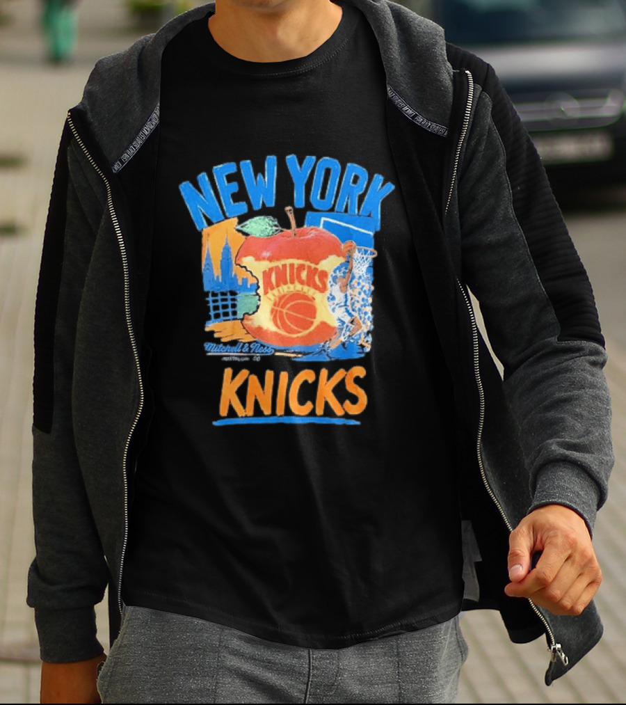 Mitchell & Ness New York Knicks Basketball Big Apple City Skyline T-Shirt
