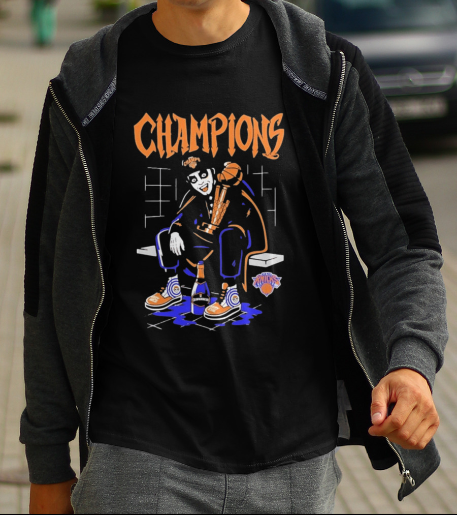 New York Knicks Evil Clown Winning Trophy And Champagne T-Shirt