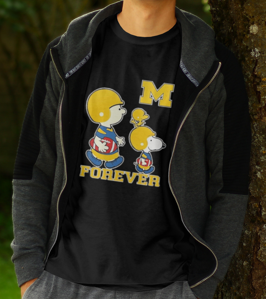 Peanuts Forever Michigan Wolverines M Football Charlie Brown Snoopy Woodstock T-Shirt