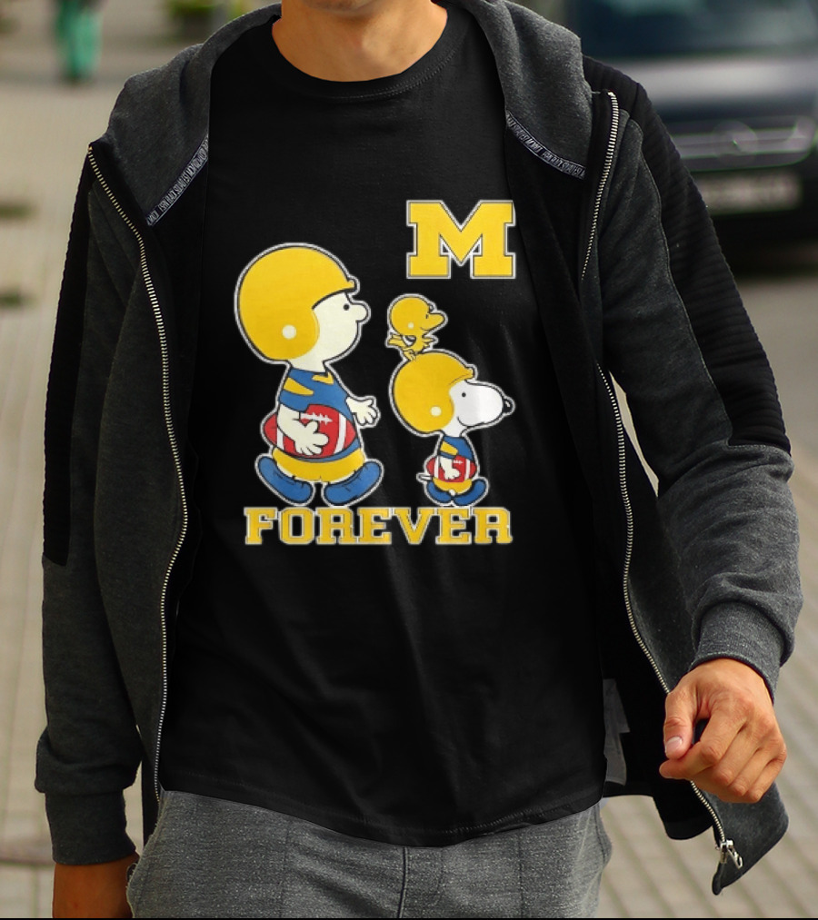 Peanuts Forever Michigan Wolverines M Football Charlie Brown Snoopy Woodstock T-Shirt