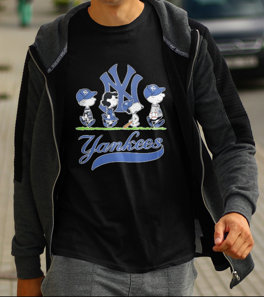 Peanuts Gang Yankees NY Vintage Baseball Characters T-Shirt