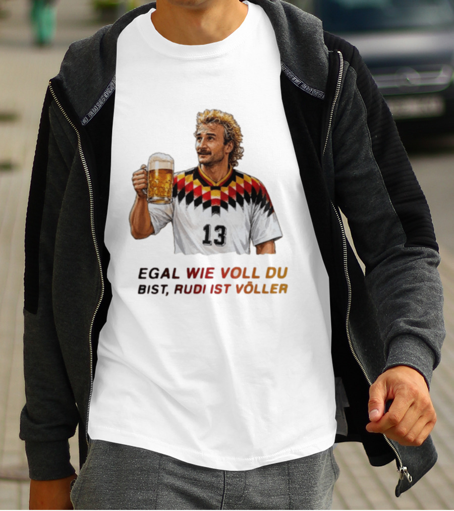 EGAL WIE VOLL DU BIST RUDI IST VÖLLER 13 Fußball Legende Mit Bierkrug T-Shirt