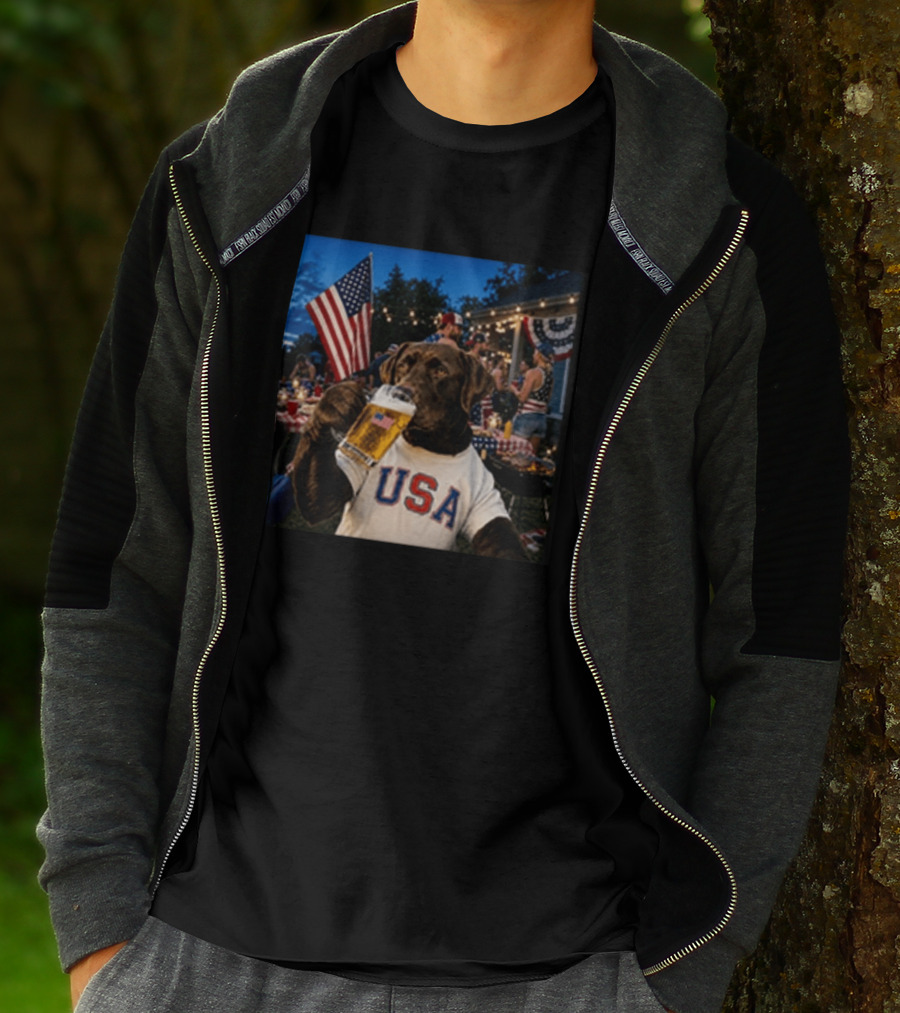 USA Chocolate Lab Drinking Beer American Flag 4th Of July Dog T-Shirt
