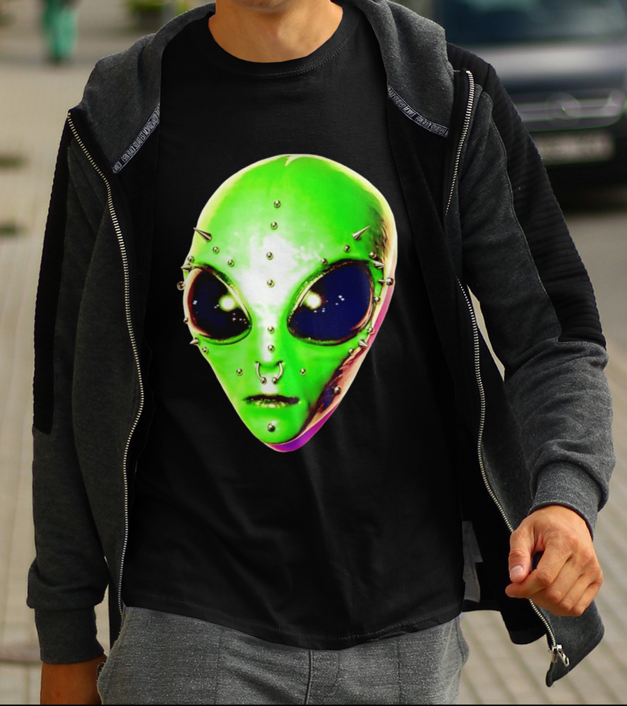 Believe Alien Pierced Face Extraterrestrial Iconic Green Martian Head T-Shirt