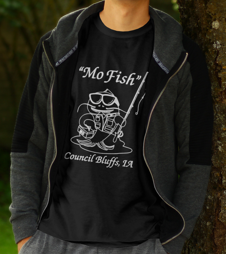 Mo Fish Council Bluffs IA Fishing Catfish With Rod And Tackle Box T-Shirt