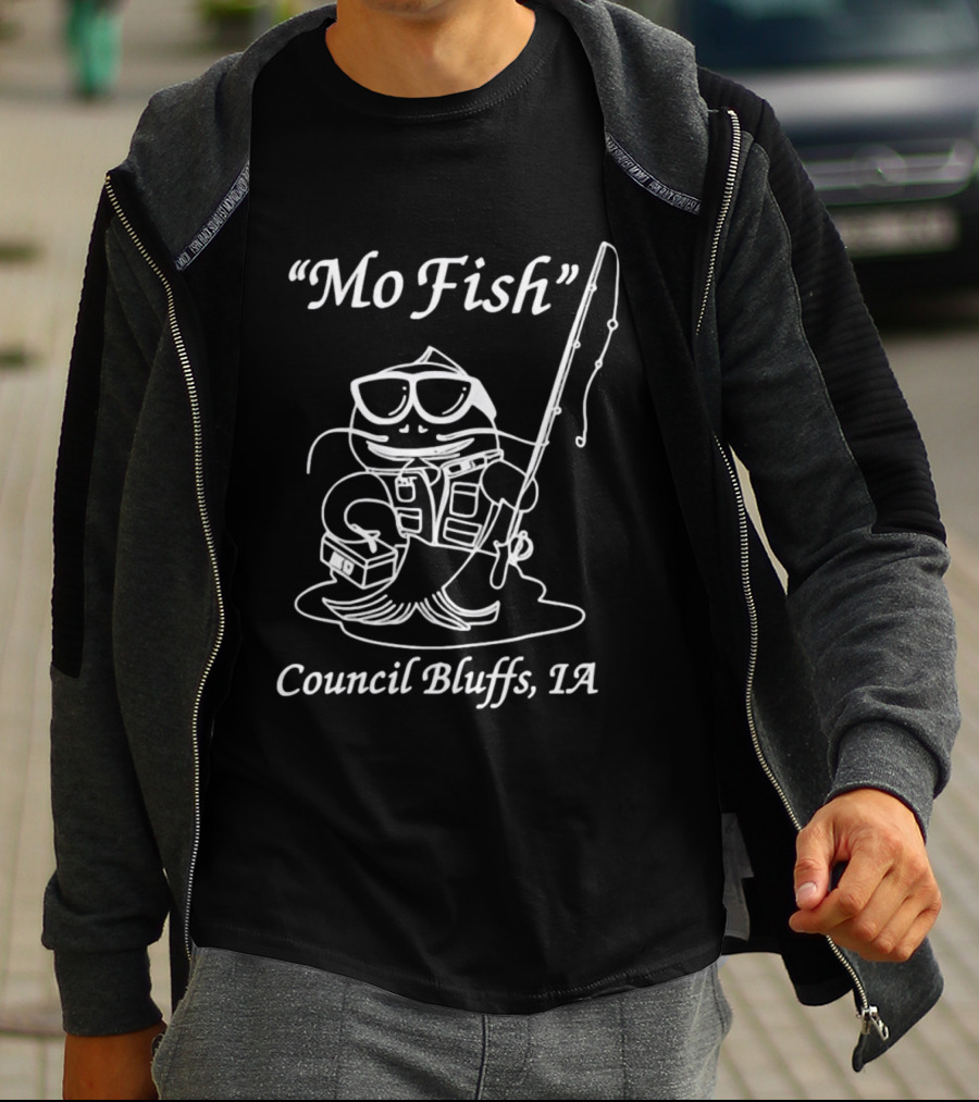 Mo Fish Council Bluffs IA Fishing Catfish With Rod And Tackle Box T-Shirt