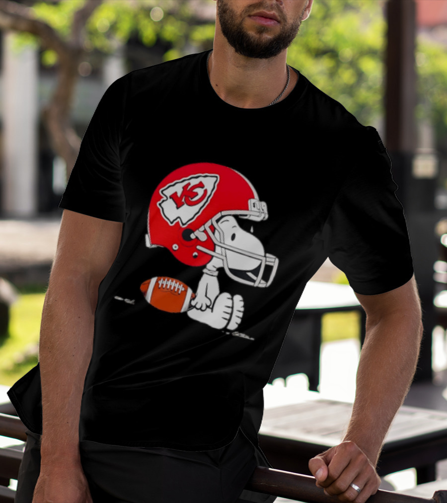Snoopy Kansas City Chiefs Helmet Football T-Shirt