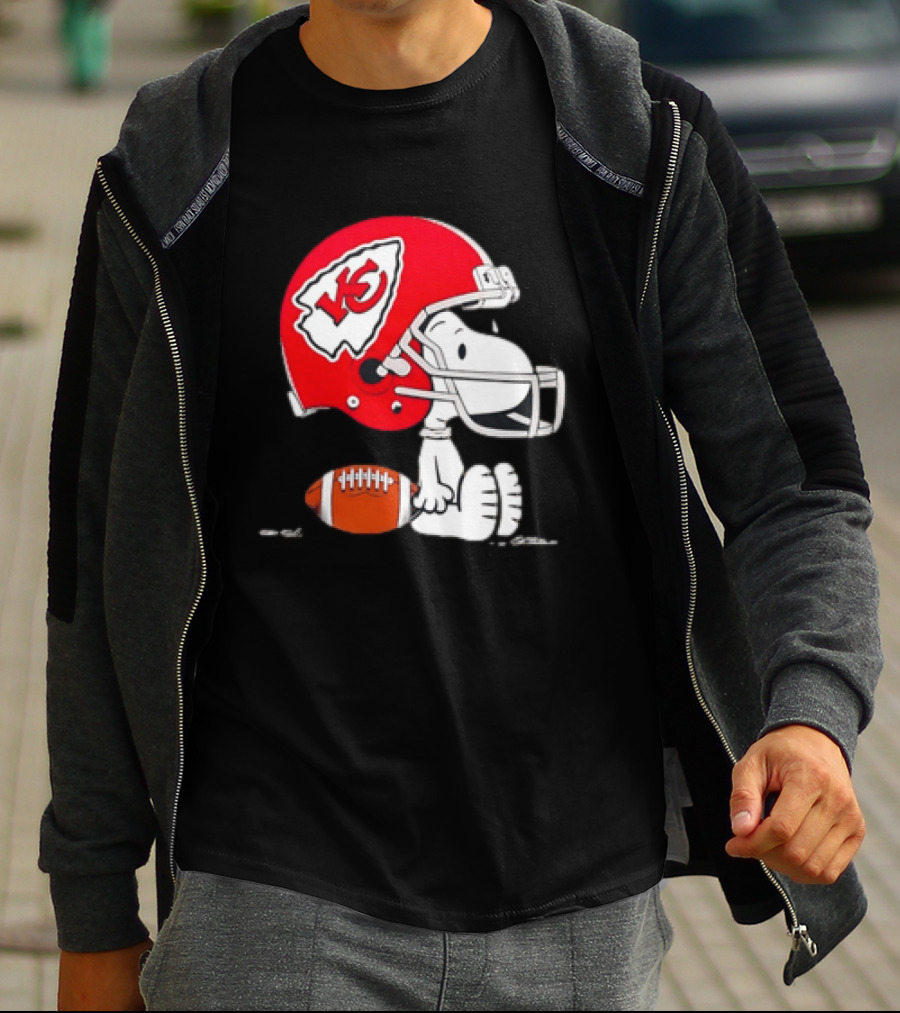 Snoopy Kansas City Chiefs Helmet Football T-Shirt