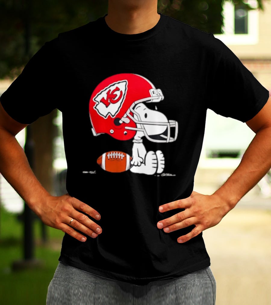 Snoopy Kansas City Chiefs Helmet Football T-Shirt