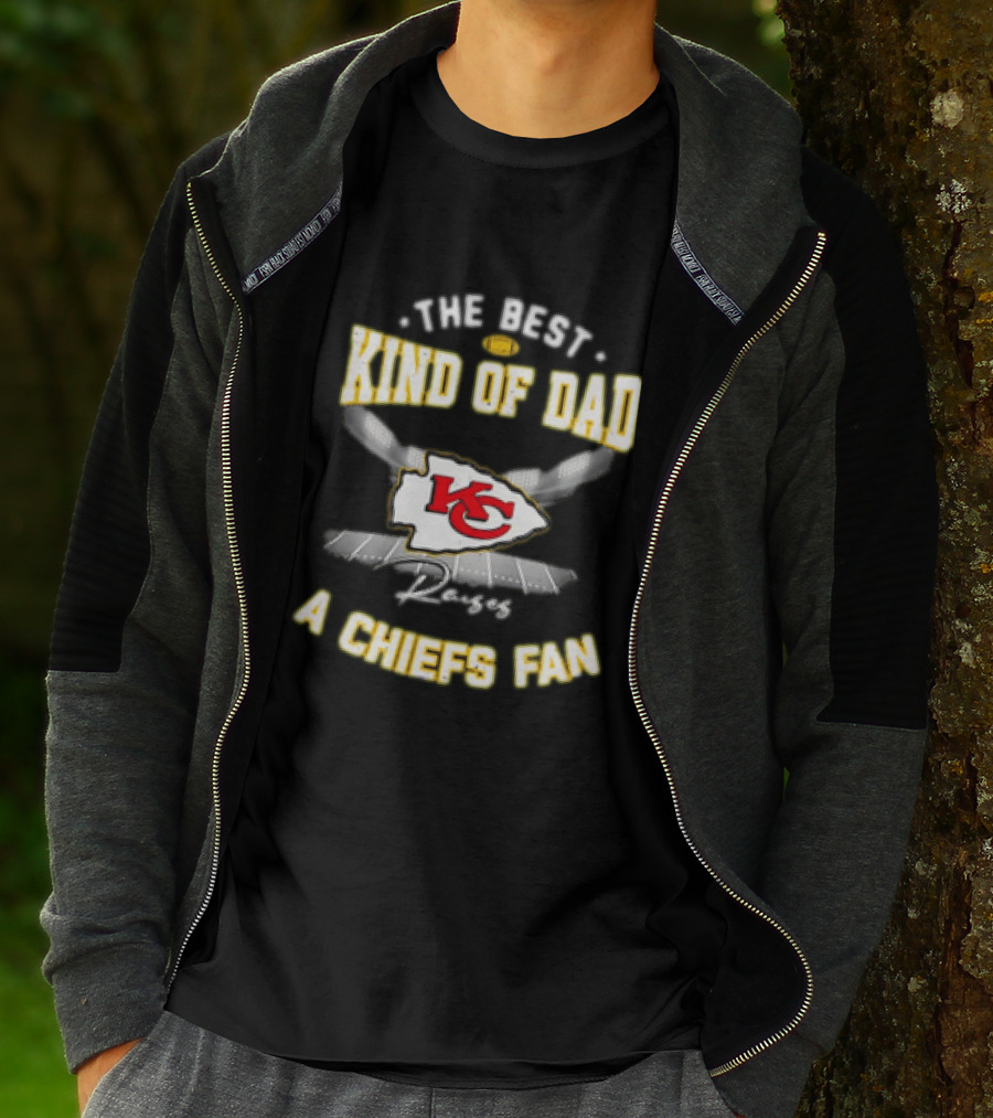 The Best Kind Of Dad Raises A Kansas City Chiefs Fan T-Shirt