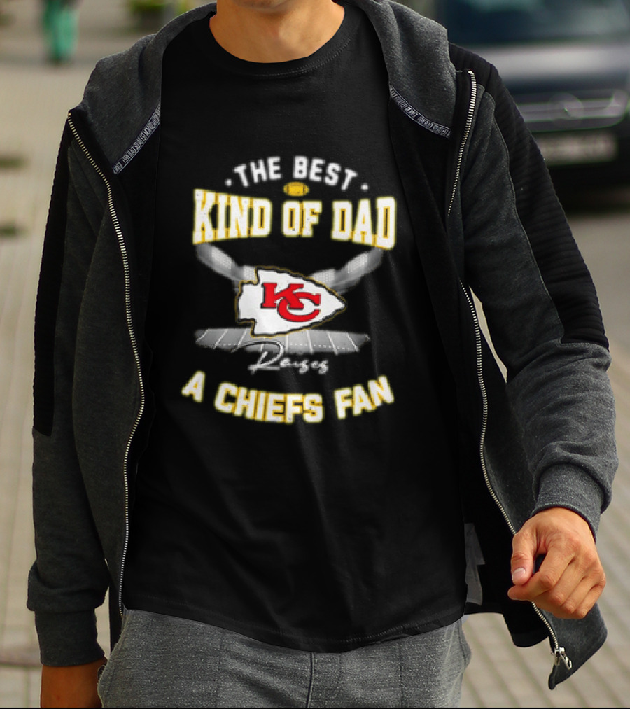 The Best Kind Of Dad Raises A Kansas City Chiefs Fan T-Shirt