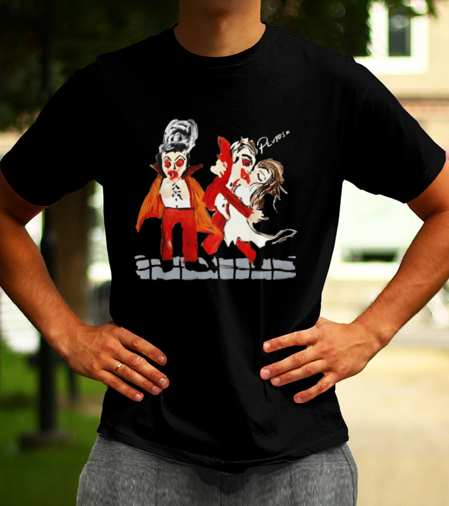 Dracula And Bride Kissing PlutoSki Halloween Vampire Couple Romantic Horror T-Shirt