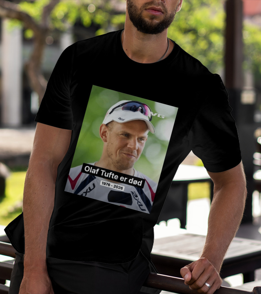 Olaf Tufte Er Død 1976 2026 VG 2XU T-Shirt