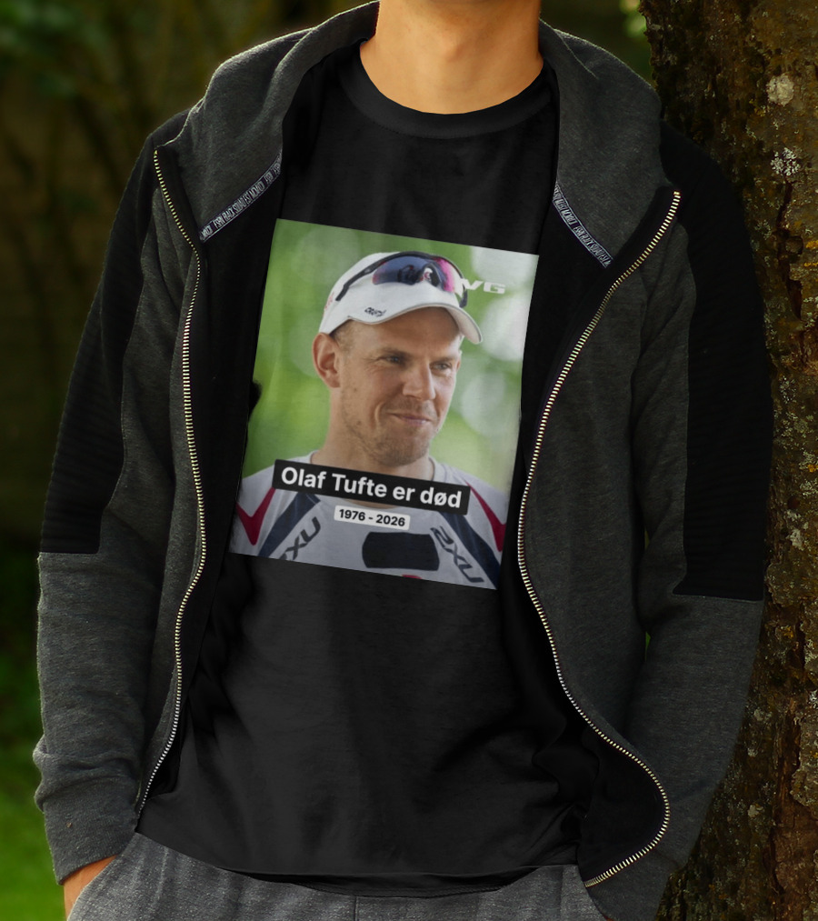 Olaf Tufte Er Død 1976 2026 VG 2XU T-Shirt