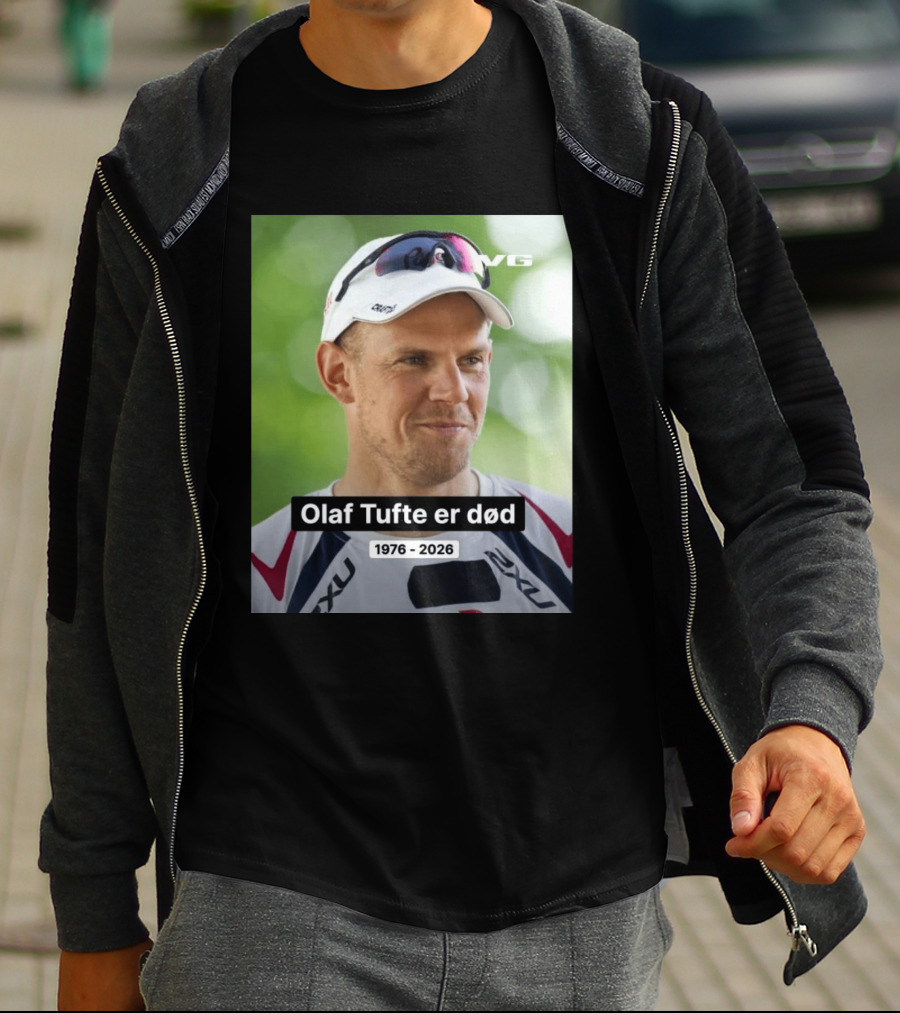 Olaf Tufte Er Død 1976 2026 VG 2XU T-Shirt